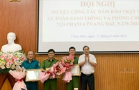 Khen thưởng đột xuất lực lượng công an, quân sự triệt phá 2 nhóm trộm cắp tài sản