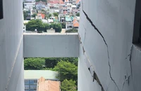 Sở Xây dựng TP.HCM chỉ đạo khẩn sau buổi kiểm tra thực tế tại chung cư bị nứt tường 