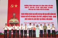 Đoàn đại biểu dự Đại hội Đảng bộ TP.HCM tham quan Vùng 2 Hải quân, cảng biển, khu công nghiệp 