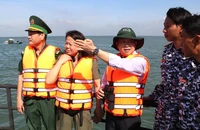 Phó Chủ tịch UBND TP.HCM Bùi Minh Thạnh kiểm tra về chống khai thác IUU 