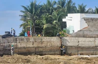 1 đoạn kè biển, tường rào dự án du lịch nghỉ dưỡng lớn tại Vũng Tàu bị ‘xé toạc’