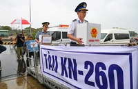 Đưa thùng phiếu ra nhà giàn, tàu trực chiến cho cử tri bỏ phiếu sớm