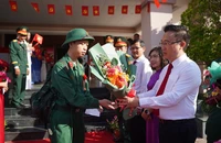 Phó Bí thư Thành ủy TP.HCM dự lễ giao quân tại đặc khu Côn Đảo