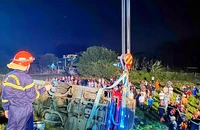 Bình Định: Lật xe khách khiến 1 người tử vong, 6 người bị thương