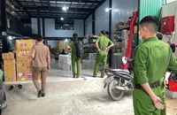 Công an kiểm tra PCCC kho hàng của vợ chồng TikToker nổi tiếng ở Nghệ An