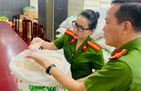 2 chủ cửa hàng bán gạo ST25 giả bị khởi tố