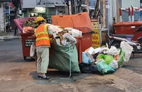TP.HCM: Tặng thùng rác để phân loại rác tại hộ gia đình