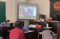 'Bắt, giữ người trái pháp luật' giữa quán cà phê đông người
