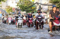 Sụt lún gây ngập úng ở TP.HCM