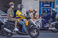 Đỏ mắt tìm tài xế xe công nghệ ở TP.HCM