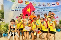 Đội Việt Nam thi đấu ở Mỹ: Loại HLV, thêm suất cho quan chức