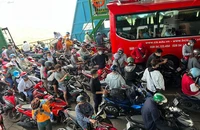 TP.HCM: Tránh kẹt đường gặp kẹt phà, tính sao? 