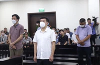Cựu đại tá Phùng Anh Lê nói 'sẽ kêu oan tới cùng', tòa kết luận có tội và phạt 7,5 năm tù