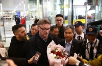 Bất ngờ với hợp đồng của HLV Troussier