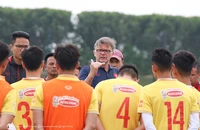 Thầy trò HLV Troussier cần 1 trận thắng
