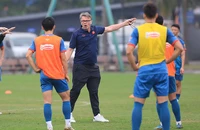 HLV Troussier đỡ lo phân thân khi Panda Cup bị hủy