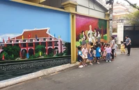 Người dân cùng chính quyền dẹp nạn dán, vẽ bậy nơi công cộng