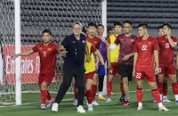 Thầy trò HLV Troussier lặng lẽ trước thềm Asian Cup