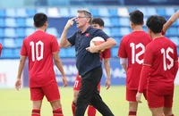 HLV Troussier lo lắng vì gãy hàng tiền đạo
