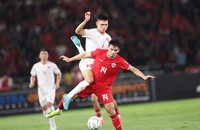 Cơ hội cuối cho thầy trò HLV Troussier
