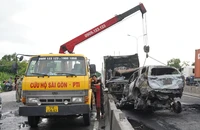 Chùm ảnh: Cận cảnh hiện trường vụ tai nạn liên hoàn tại cầu Phú Mỹ 