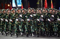Hình ảnh quân đội Campuchia và Lào tổng hợp luyện diễu binh 30-4 trên đường Lê Duẩn