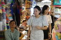 Tiktoker về hỗ trợ livetream bán hàng cho tiểu thương chợ Bến Thành
