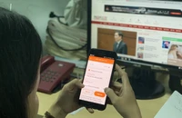 Đóng học phí không dùng tiền mặt: Tại sao phải mất phí?