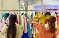 Trao tặng 2.000 chiếc áo dài đến các chị em công nhân