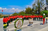 Cựu chiến binh Sư đoàn 338 dâng hương tại Khu tưởng niệm các chiến sĩ Gạc Ma