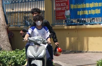 Báo động tình trạng học sinh đi xe phân khối lớn, không đội mũ bảo hiểm