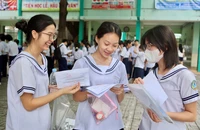 Thi vào lớp 10 tại TP.HCM: Thí sinh hồi hộp bước vào môn thi Toán
