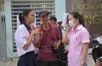 Phụ huynh, học sinh toát mồ hôi đăng ký tổ hợp môn lớp 10