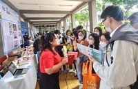 Sinh viên ngành điều dưỡng thực tập ở nước ngoài có thu nhập đến 70 triệu đồng/tháng
