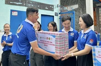 Hơn 1.000 sinh viên làm gia sư miễn phí cho con em công nhân 