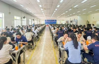 Bữa cơm công đoàn ấm lòng người lao động tại xí nghiệp may Khatoco