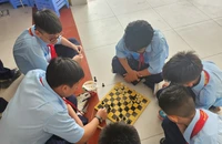 Nhiều trường ở TP.HCM cấm học sinh sử dụng điện thoại