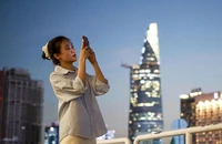 Thú vui chụp ảnh lưu lại 'sắc màu mới' của TP.HCM