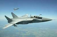 Nga cử tiêm kích MiG-31 bám đuôi máy bay do thám RC-135 của Anh xâm phạm không phận