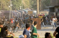 VIDEO: Người biểu tình tấn công dinh tổng thống Iraq: Ít nhất 10 người chết, đại sứ quán Mỹ bác tin đồn sơ tán
