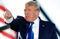 Ông Trump yêu cầu được khôi phục chức tổng thống, hoặc 'lập tức tổ chức bầu cử lại'
