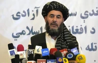 Bashir Noorzai trả lời phỏng vấn sau khi trở về Afghanistan tại Khách sạn Intercontinental, Kabul (Afghanistan) ngày 19-9. Ảnh: AP
