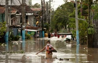 Bão Noru quét qua Philippines, gần 75.000 người sơ tán, ít nhất 5 người chết 