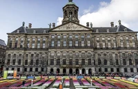Quảng trường Dam Square ở thủ đô Amsterdam, Hà Lan. Ảnh: AFP