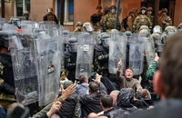 Người Serbia biểu tình ở Kosovo, hàng chục lính NATO bị thương 