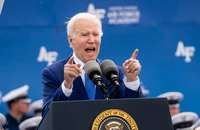 Ông Biden ăn mừng, phát biểu trước quốc gia sau khi lưỡng viện duyệt dự luật trần nợ