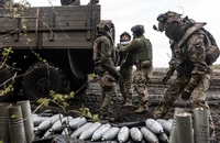 Ukraine đang làm gì trong lúc 'dầu sôi lửa bỏng' trước phản công?