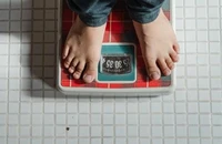 Ngủ ít làm giảm cân không?