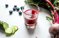 10 loại nước ép trái cây và rau củ giúp phục hồi tình trạng thiếu máu