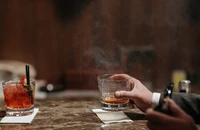 Uống quá nhiều rượu có thể gây viêm gan